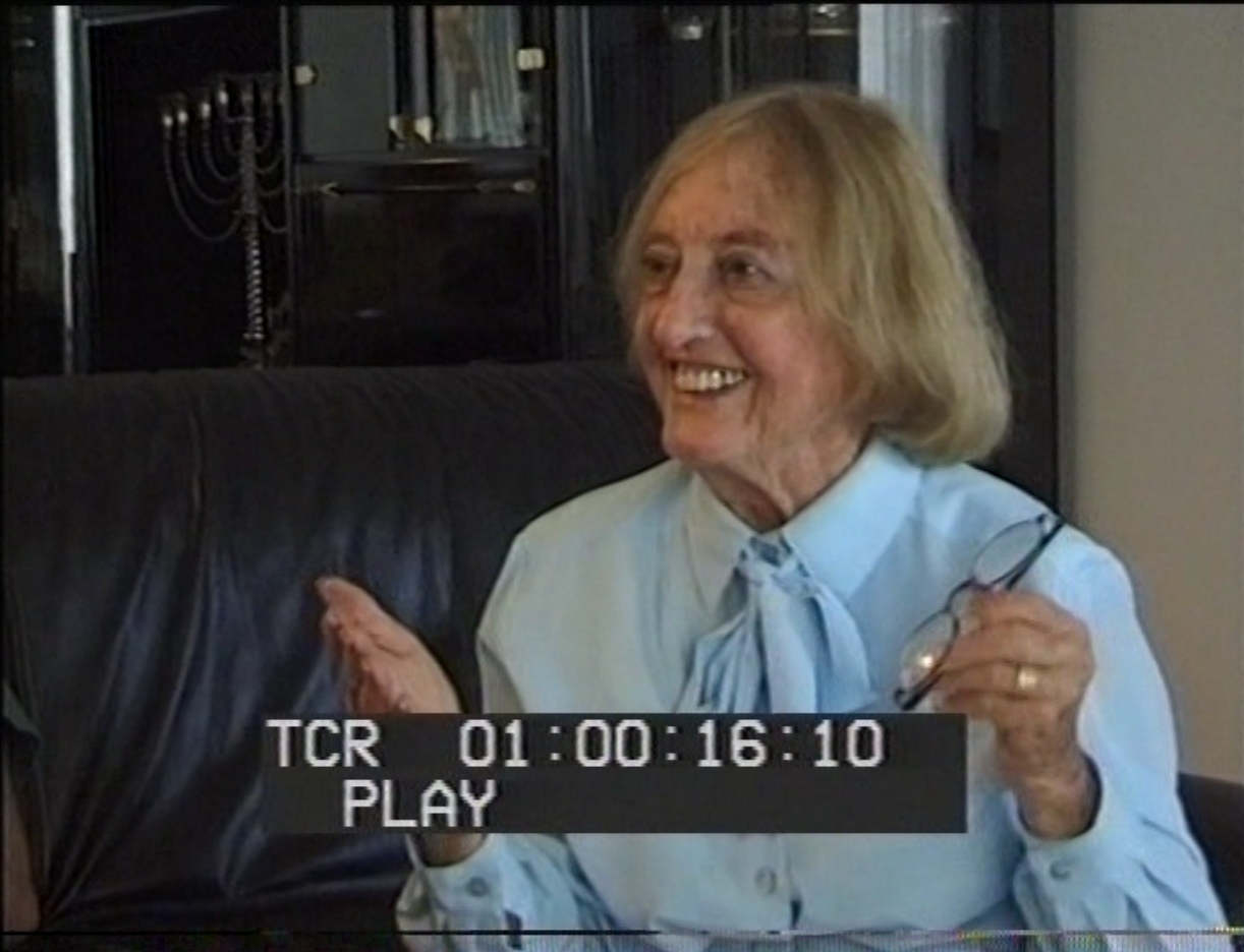 Therese in ihrer Wohnung in Florida 2001
