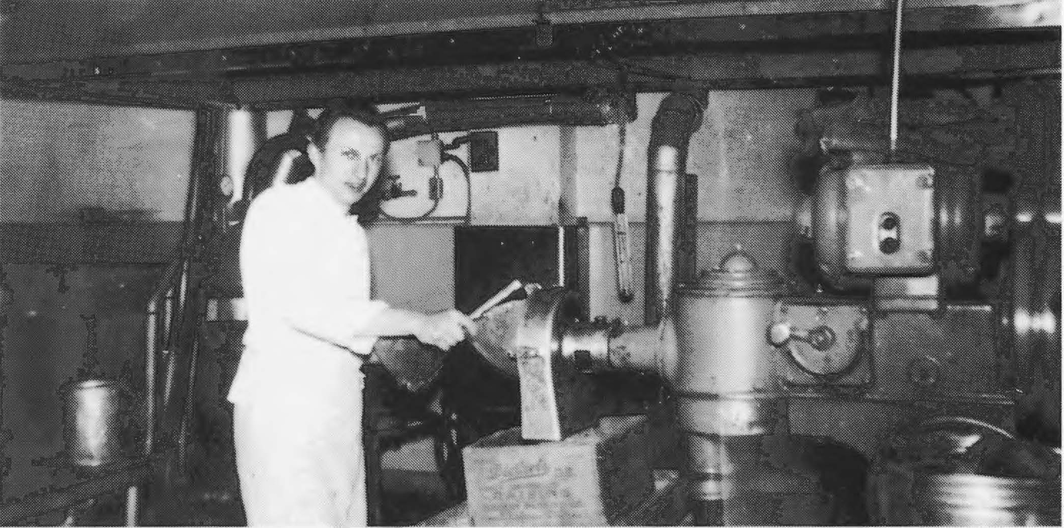 Arnold Wochenmark leitete von 1947 bis 1954 eine Pralins Fabrik in San Francisco Bild bon 1948 Kopie