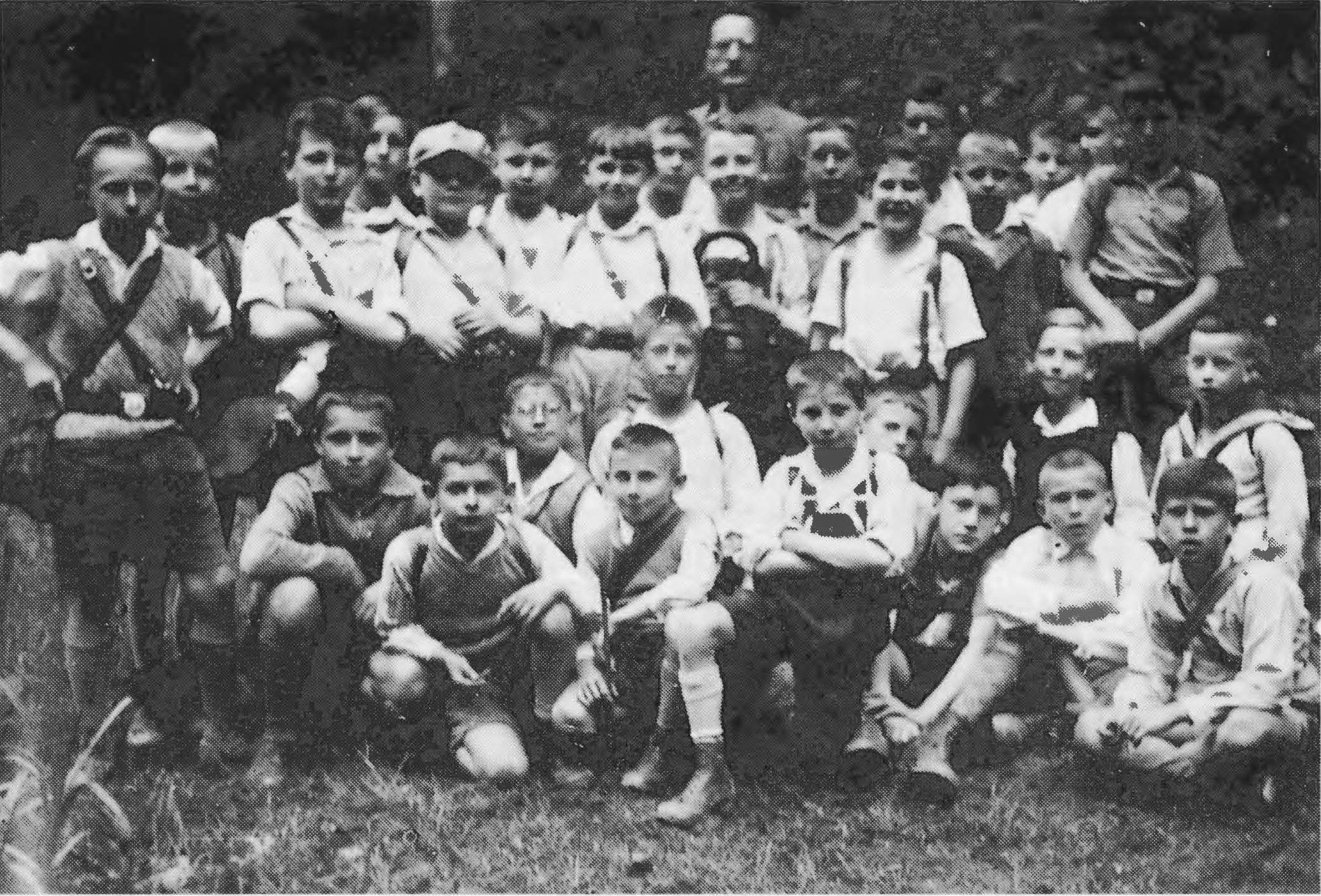 Die Realschulklasse von Arnold Wochenmarkobere Reihe siebter von links bei einem Ausflug 1933 Kopie